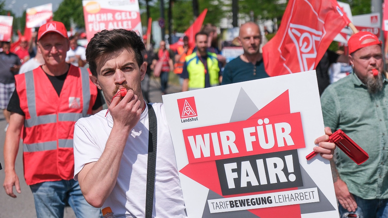 1000 Leihbeschäftigte demonstrieren für Inflationsausgleichsprämie in München