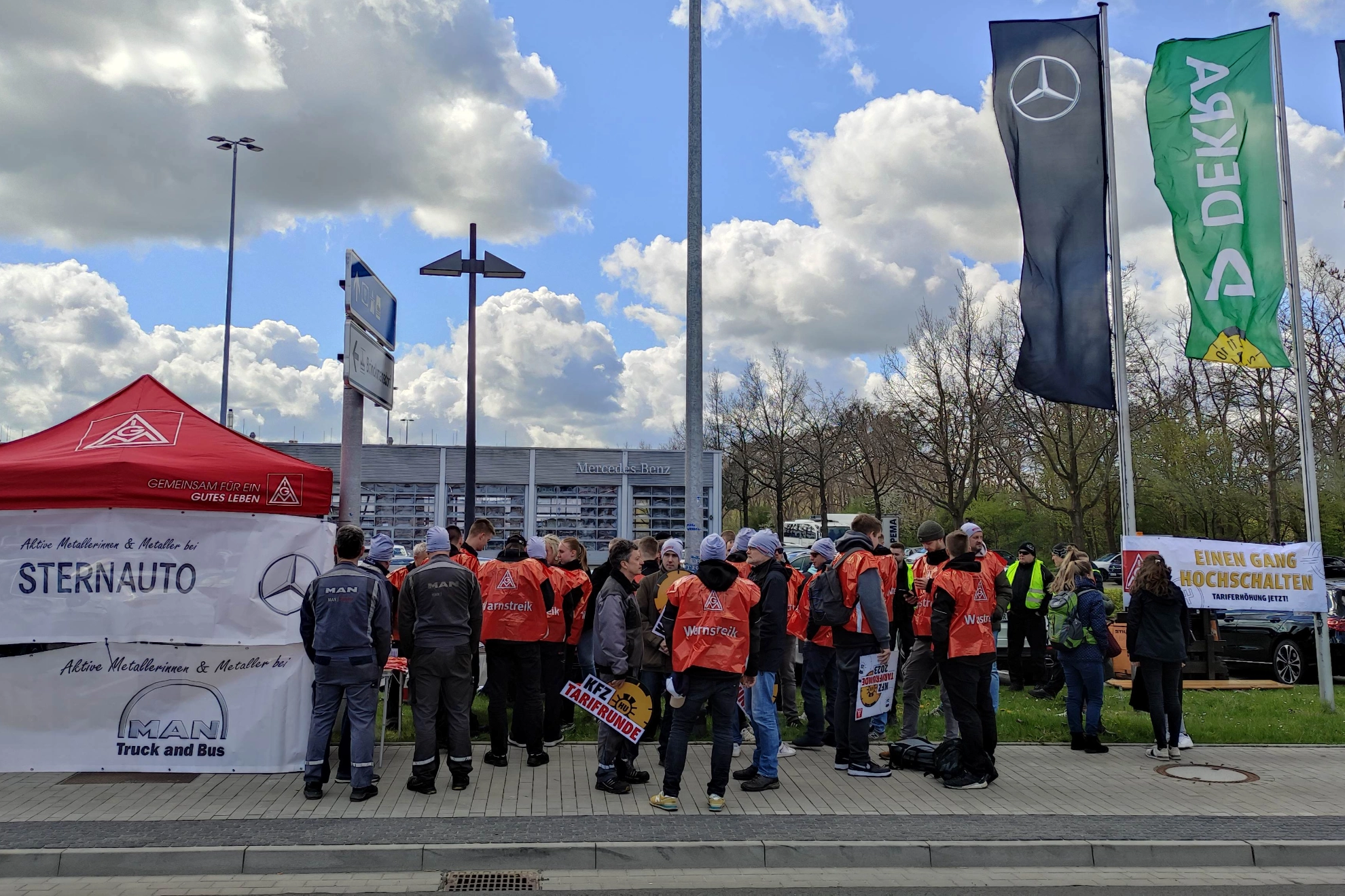 Warnstreik im Kfz Handwerk in Rostock, Schwerin am 27.04.2023