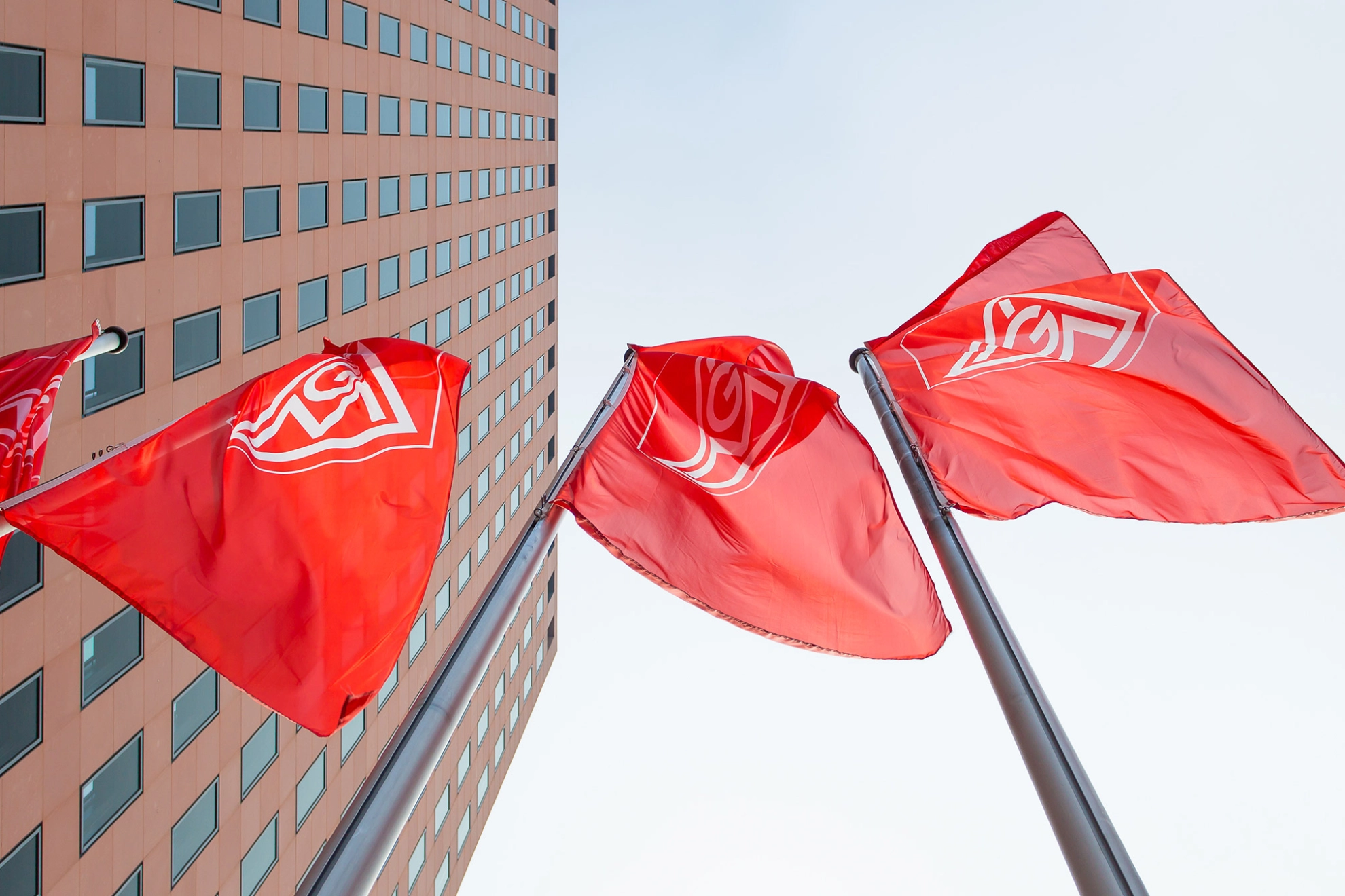 IG Metall, Mainforum, Gebäude, Fahnen