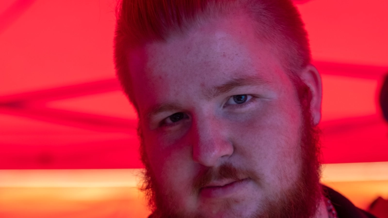 Ein Portrait eines jungen Mannes 